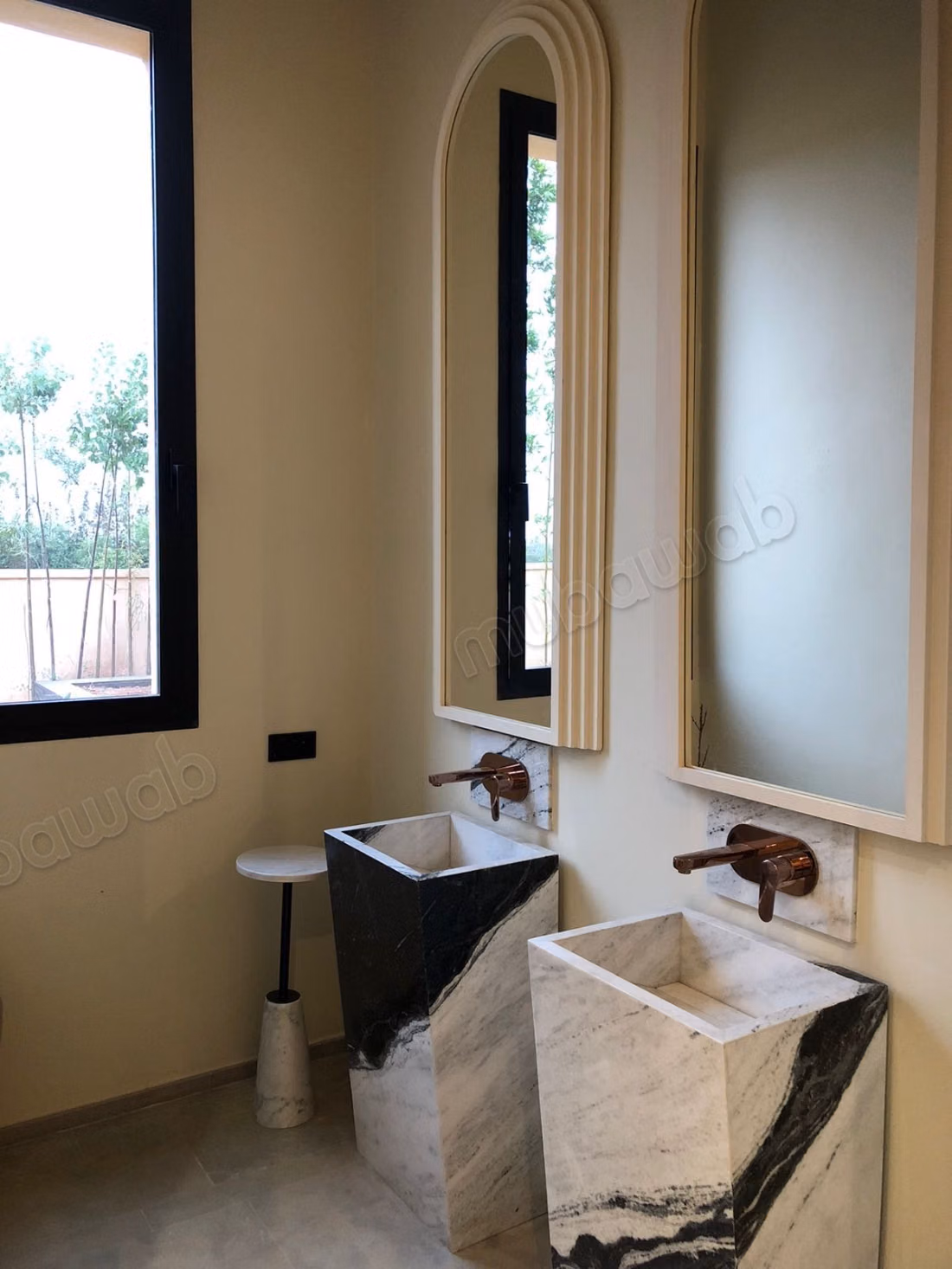 Villa van hoge standaard te huur op Route de l'Ourika. Oppervlakte 500 m². Goed ingericht