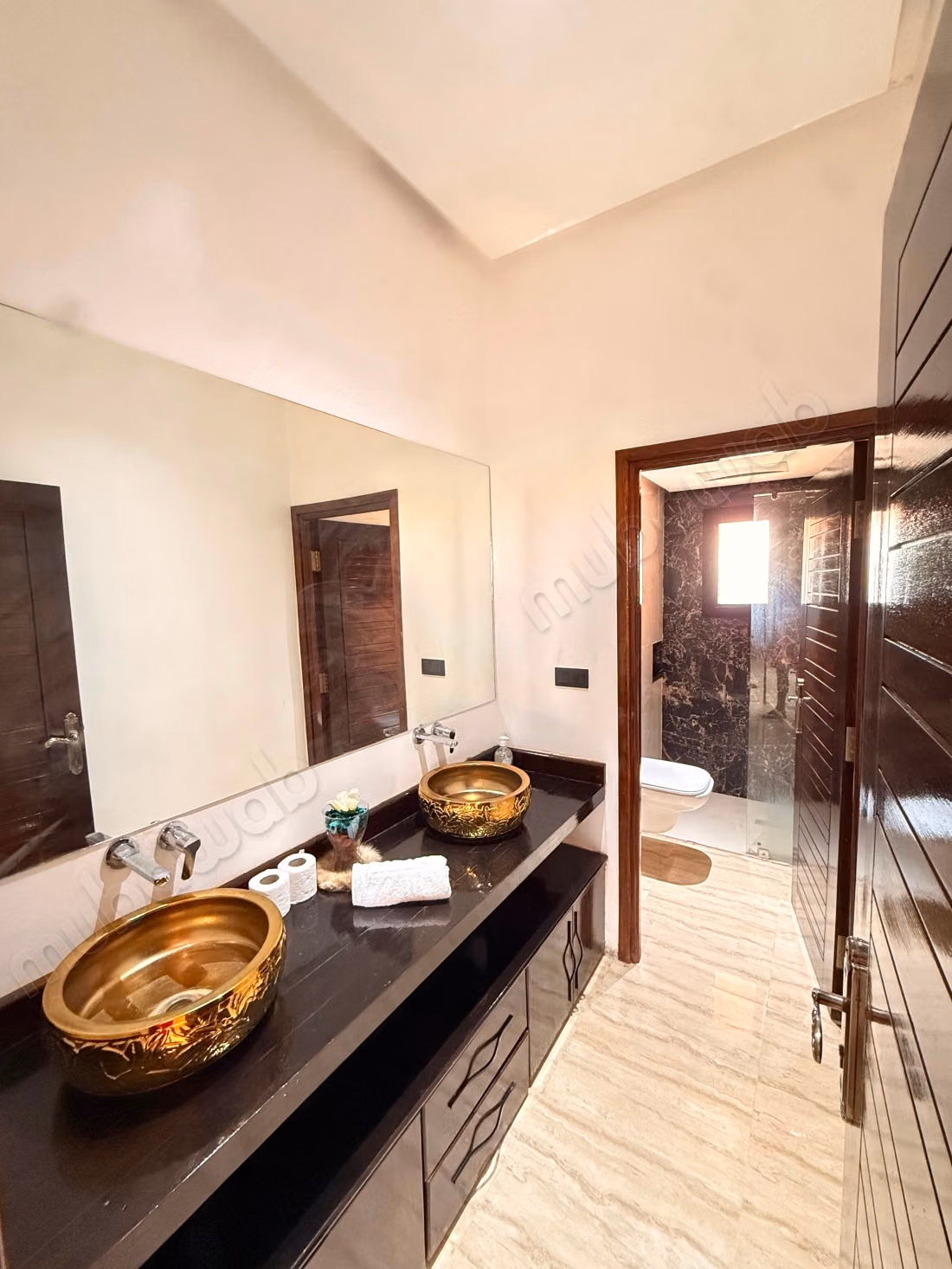 Villa van hoge standaard te huur op Route de l'Ourika. Oppervlakte 500 m². Goed ingericht