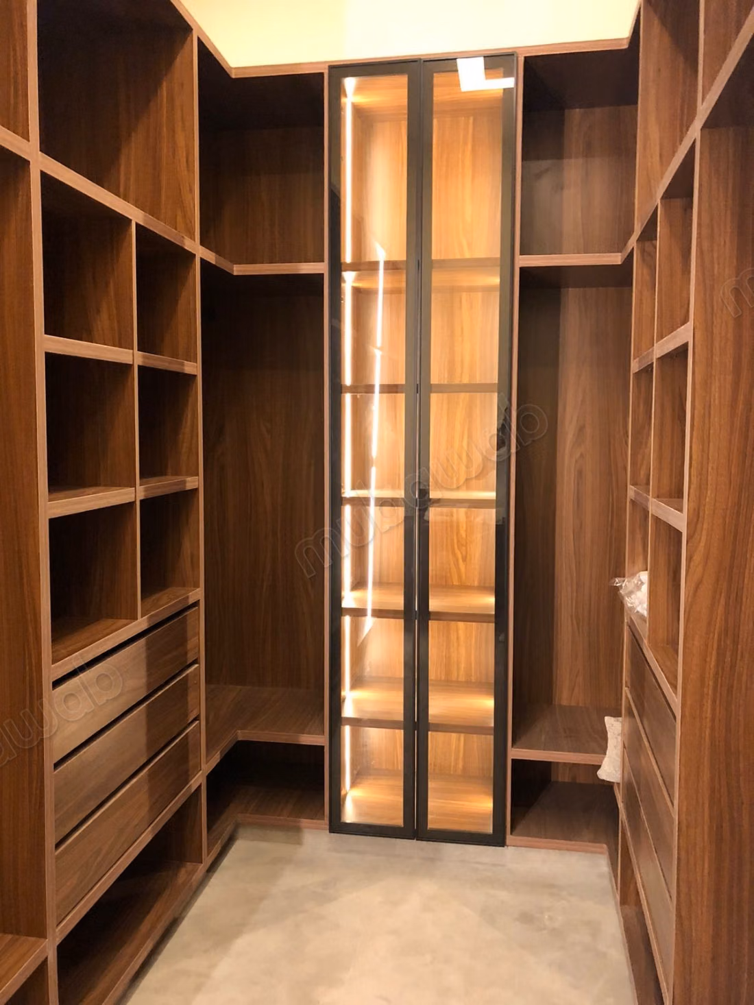 Villa van hoge standaard te huur op Route de l'Ourika. Oppervlakte 500 m². Goed ingericht