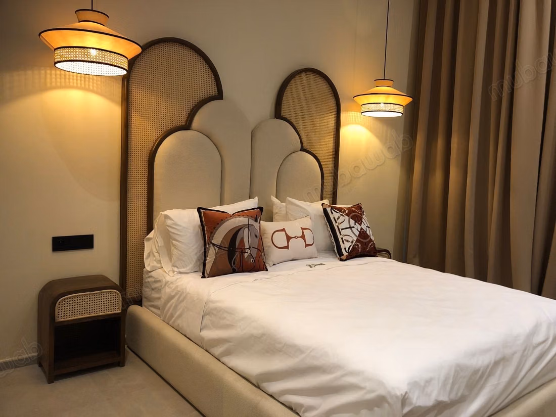 Villa van hoge standaard te huur op Route de l'Ourika. Oppervlakte 500 m². Goed ingericht