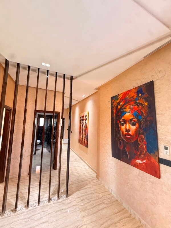 Villa van hoge standaard te huur op Route de l'Ourika. Oppervlakte 500 m². Goed ingericht