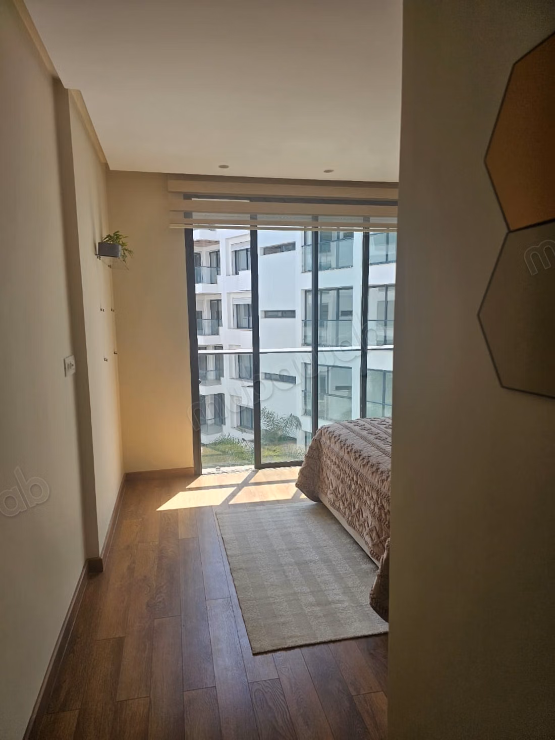 À vendre – appartement meublé quasi neuf leautey