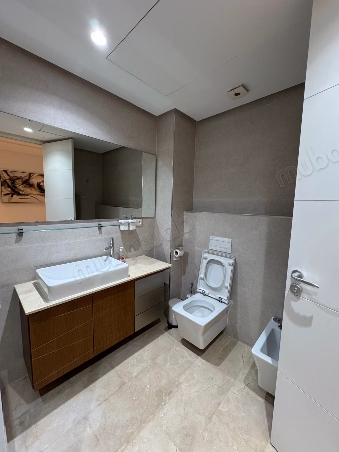 Maravilloso apartamento en alquiler en el centro de la ciudad junto al mar. 3 habitaciones excelentes. Amueblado