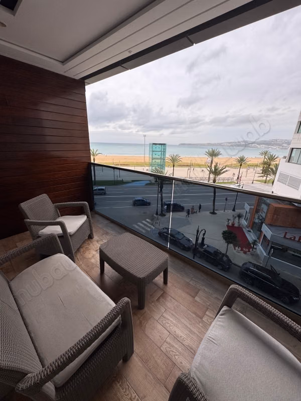 Geweldig appartement te huur in het stadscentrum aan de zee. 3 uitstekende kamers. Gemeubileerd