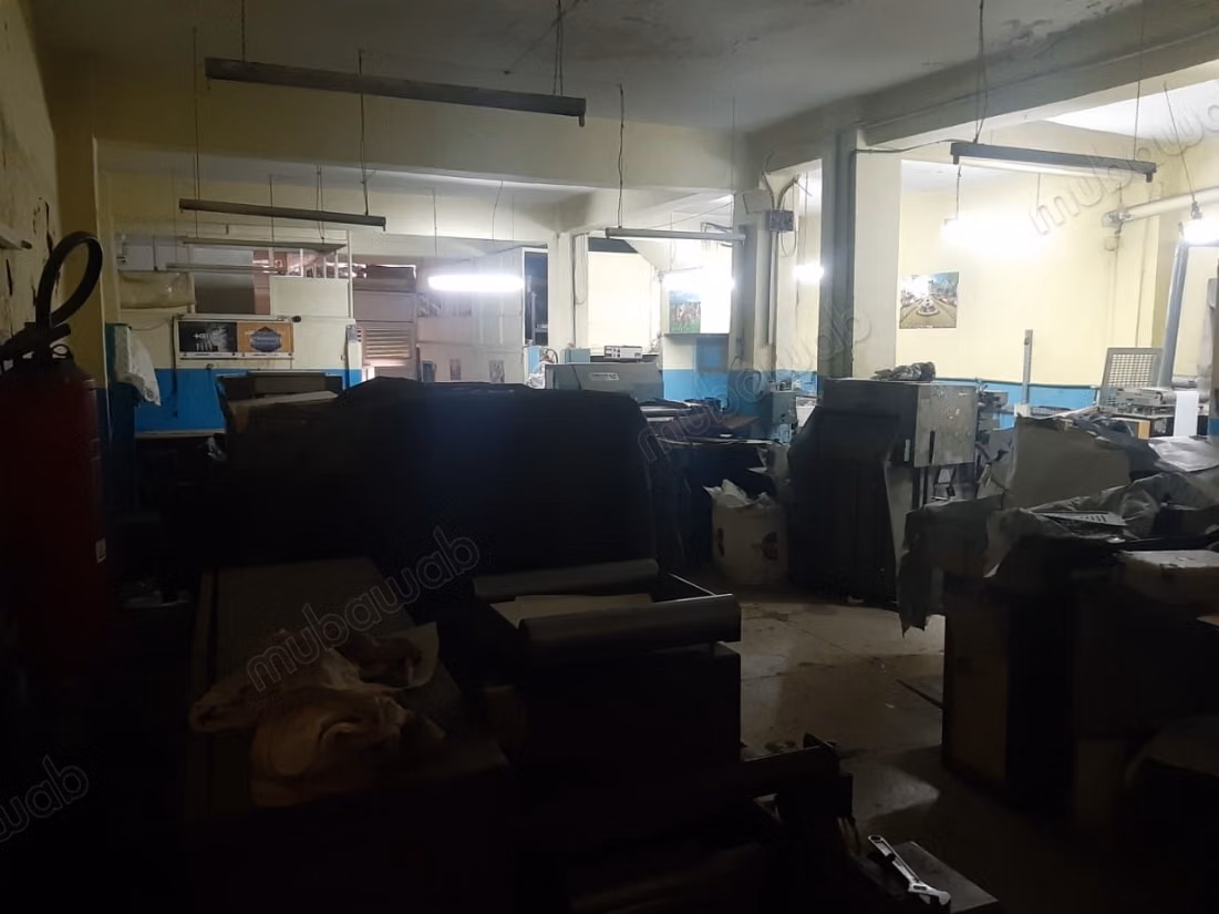 Vend local commercial à Belvédère.
Superficie 240 m²
