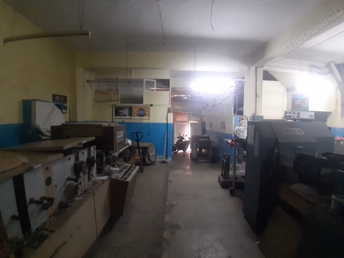 Vend local commercial à Belvédère.
Superficie 240 m²