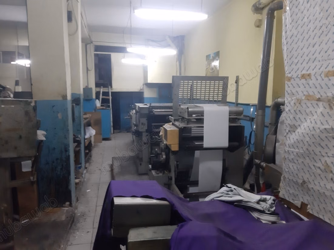 Vend local commercial à Belvédère.
Superficie 240 m²