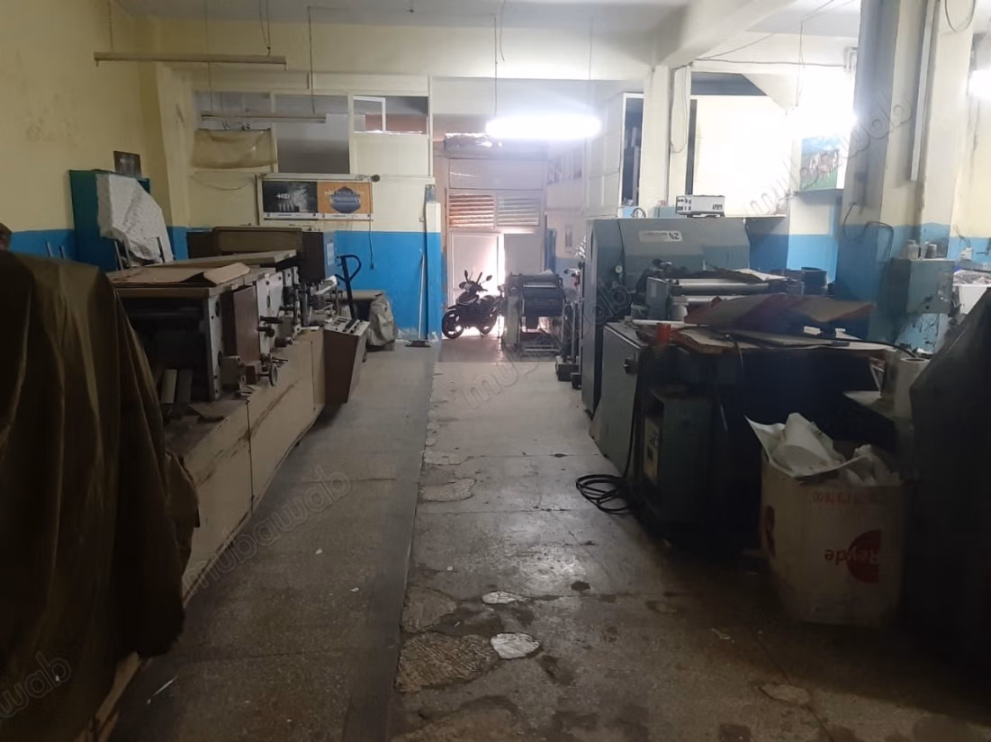 Vend local commercial à Belvédère.
Superficie 240 m²