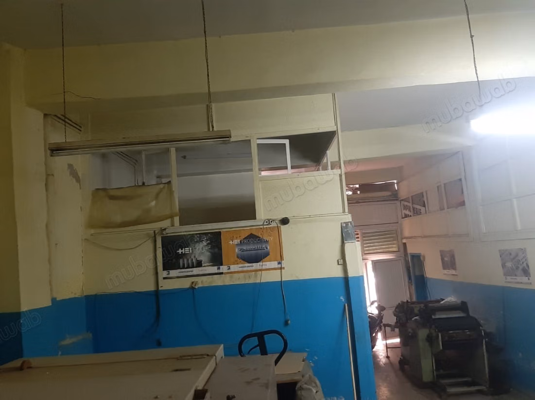 Vend local commercial à Belvédère.
Superficie 240 m²