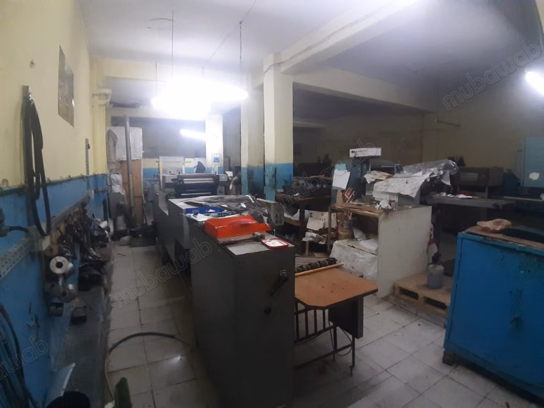 Vend local commercial à Belvédère.
Superficie 240 m²