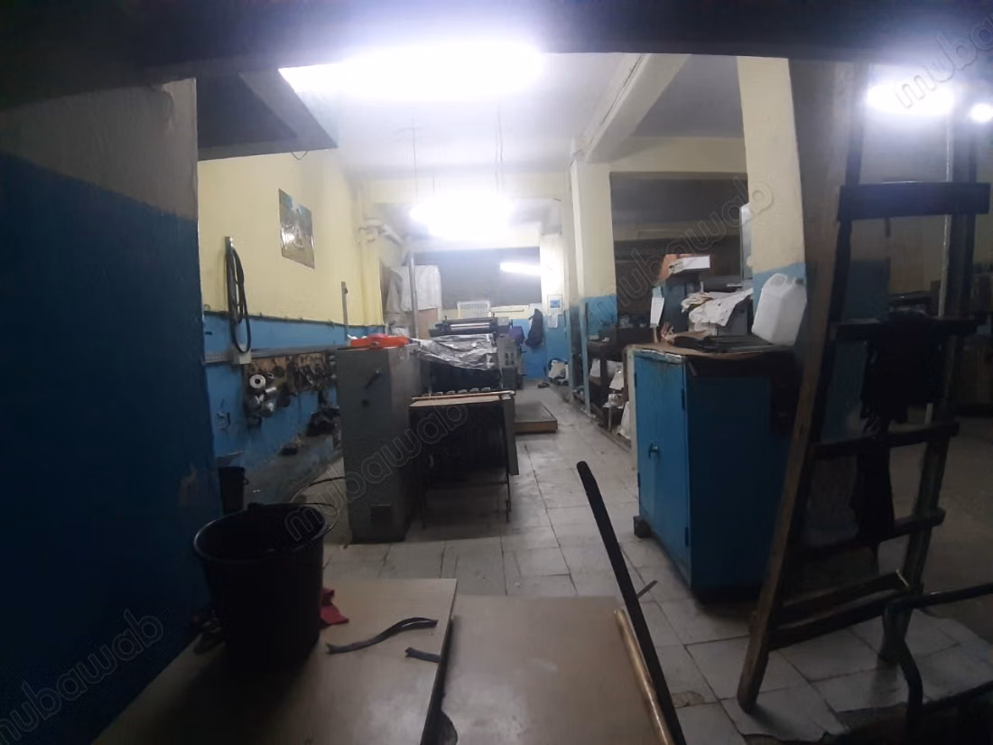 Vend local commercial à Belvédère.
Superficie 240 m²