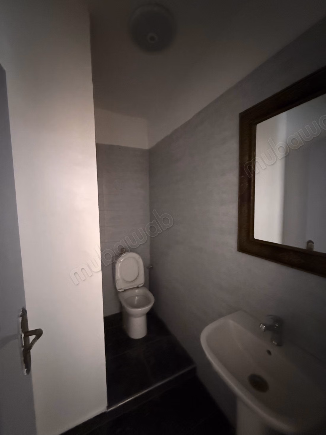 Bureaux en location à Guéliz. Surface de 120 m². Porte blindée et résidence sécurisée