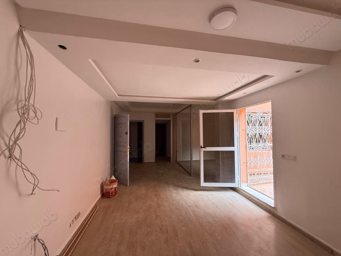 Bureaux en location à Guéliz. Surface de 120 m². Porte blindée et résidence sécurisée