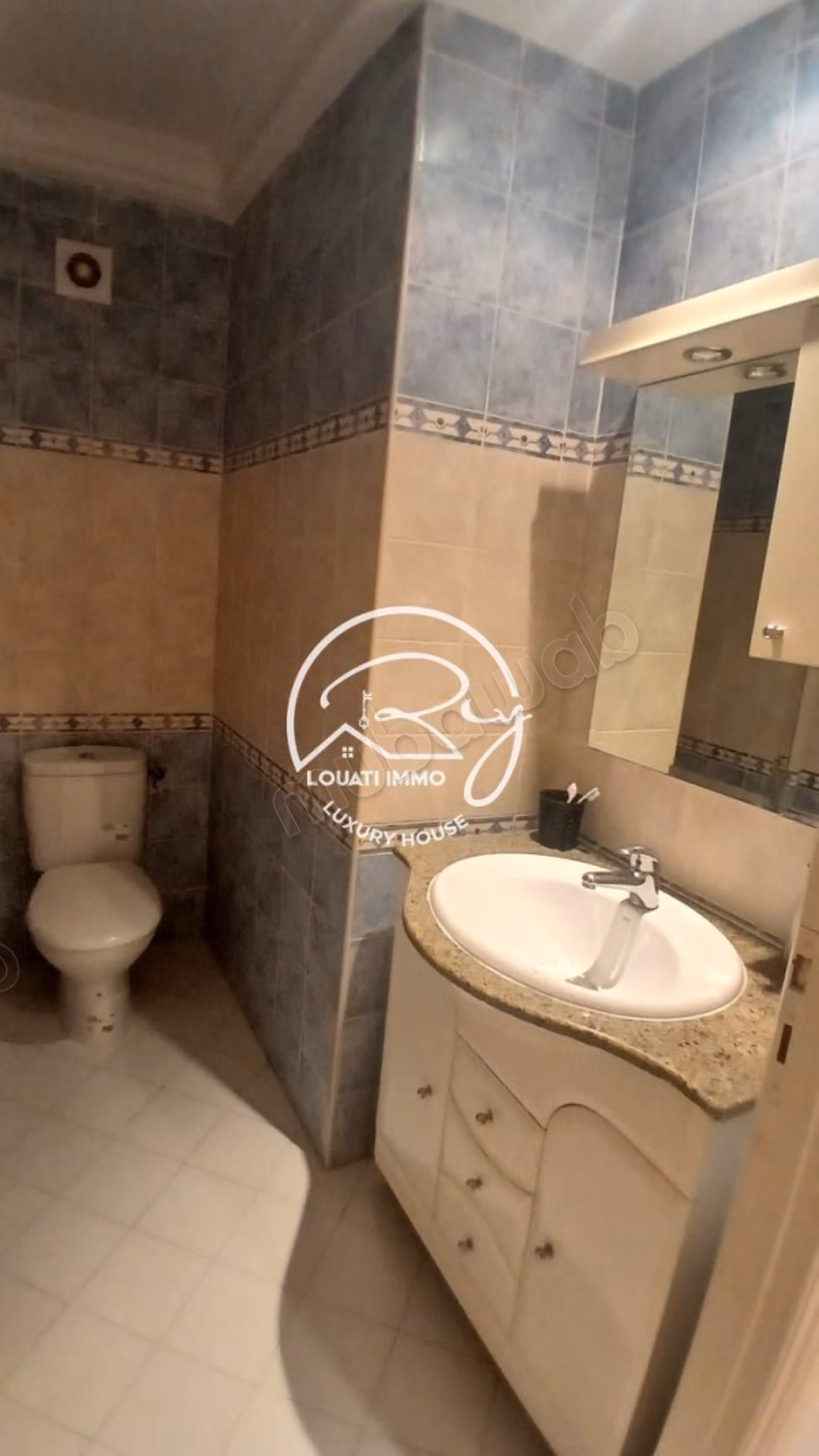 A louer un appartement s4 à Cité el Wahat