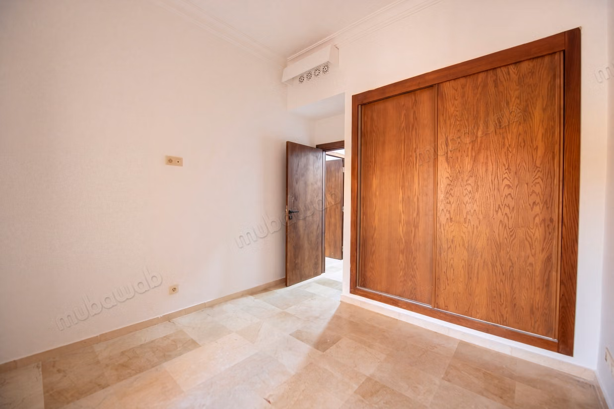 Te koop: 2 slaapkamers, 2 badkamers en terras