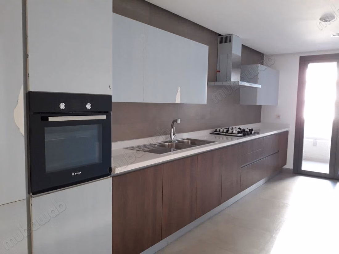 Très bel appartement en location à Casablanca Marina.
Superficie 170 m².
Terrasse et ascenseur
