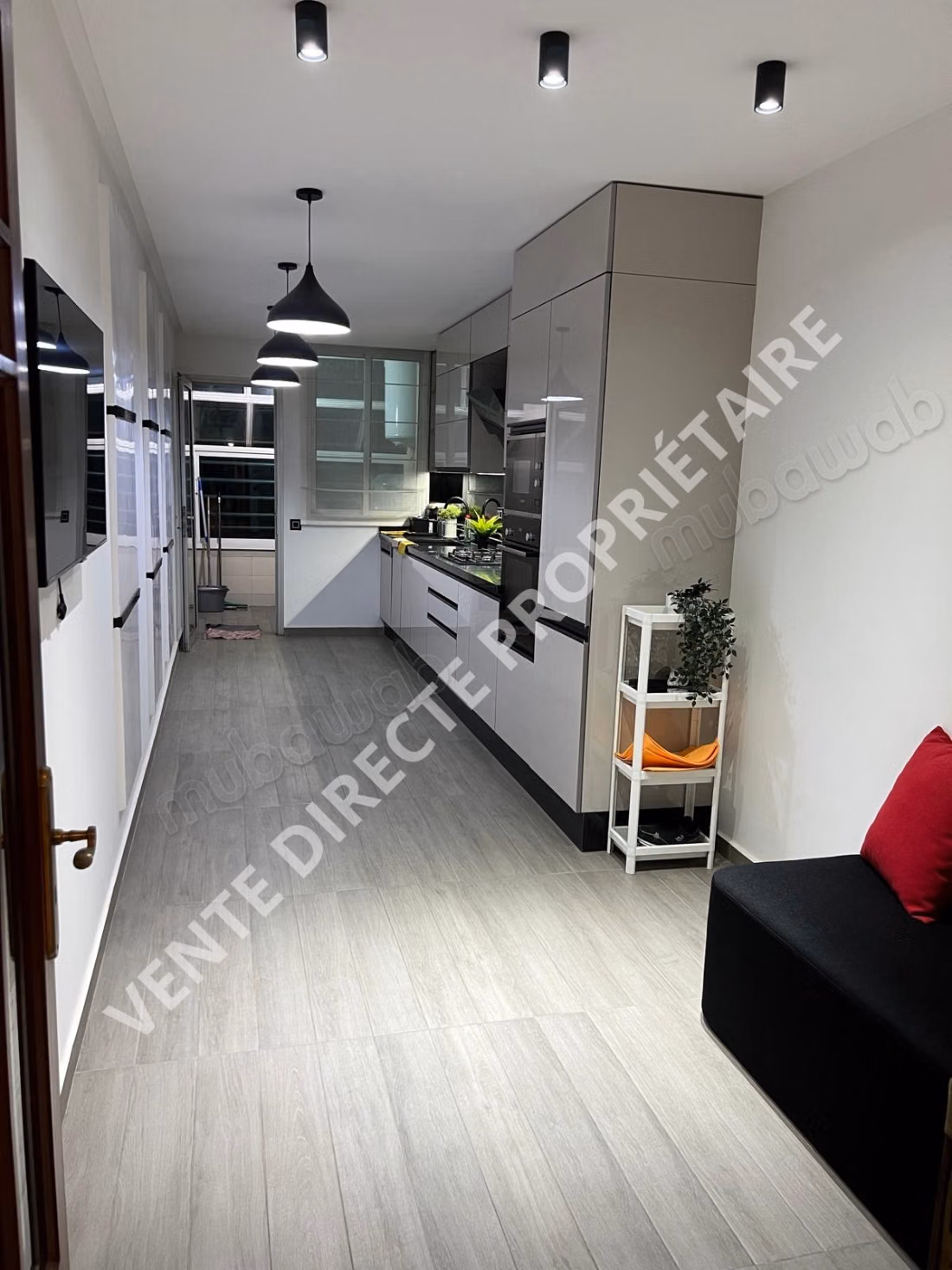 Appartement en vente au quartier des hôpitaux. 
Surface de 136 m². 
Bien meublé