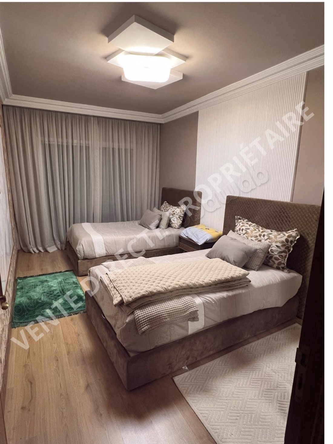 Appartement en vente au quartier des hôpitaux. 
Surface de 136 m². 
Bien meublé