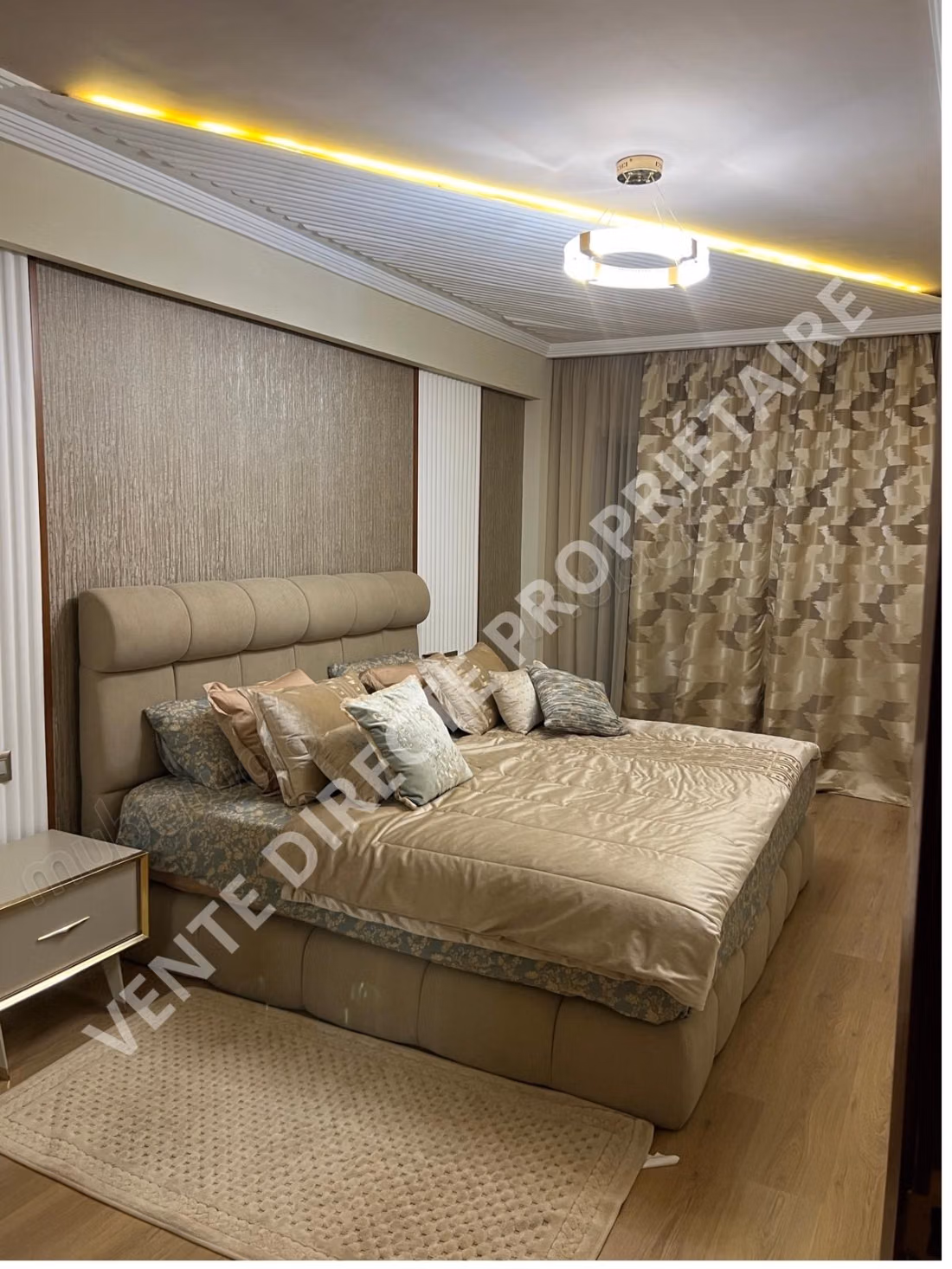 Appartement en vente au quartier des hôpitaux. 
Surface de 136 m². 
Bien meublé