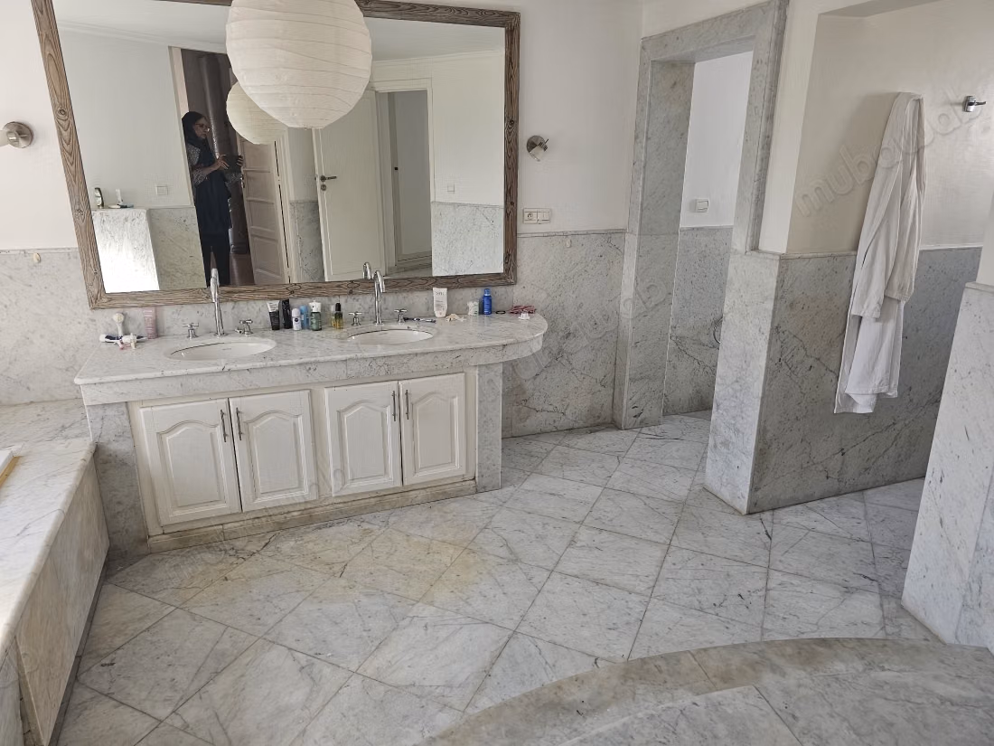 A louer belle villa contemporaine piscine 
ANFA SUP