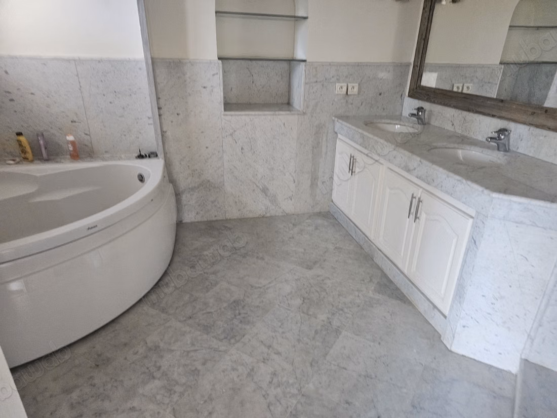 A louer belle villa contemporaine piscine 
ANFA SUP