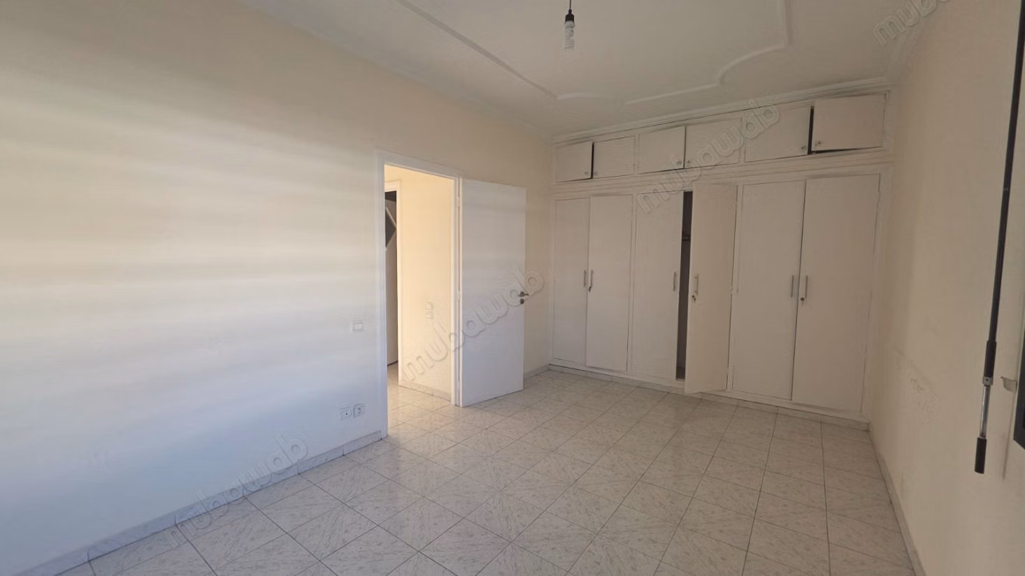 Appartement en vente à Agdal. 
Surface totale 223 m². 
Terrasse et ascenseur