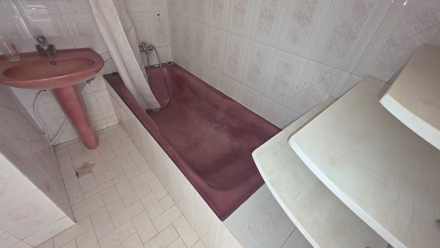 Appartement en vente à Agdal. 
Surface totale 223 m². 
Terrasse et ascenseur