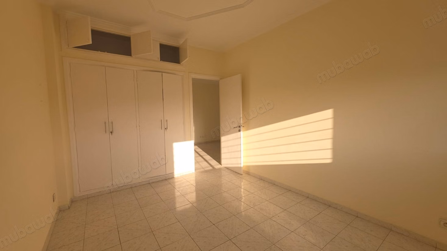 Appartement en vente à Agdal. 
Surface totale 223 m². 
Terrasse et ascenseur