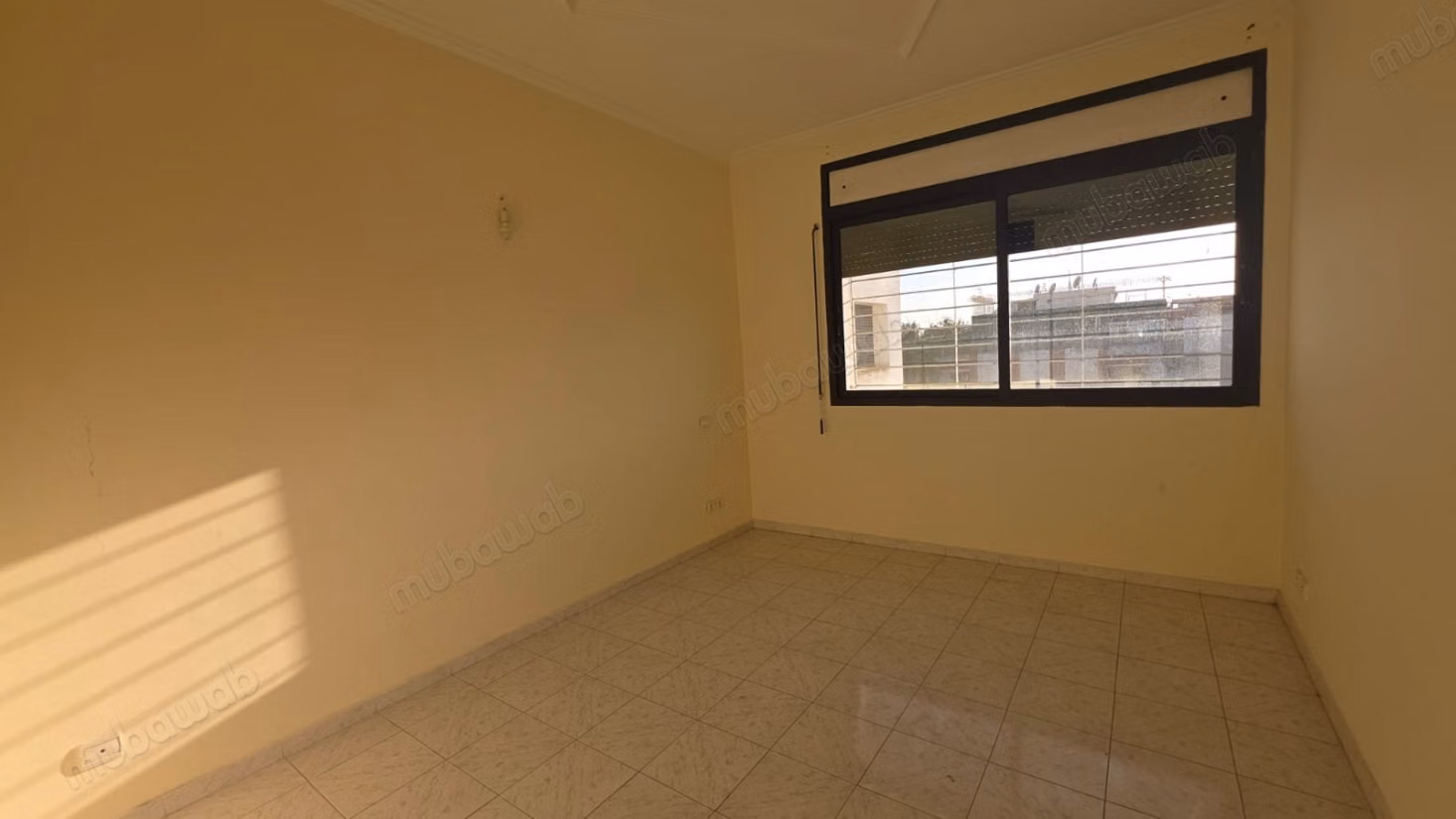 Appartement en vente à Agdal. 
Surface totale 223 m². 
Terrasse et ascenseur