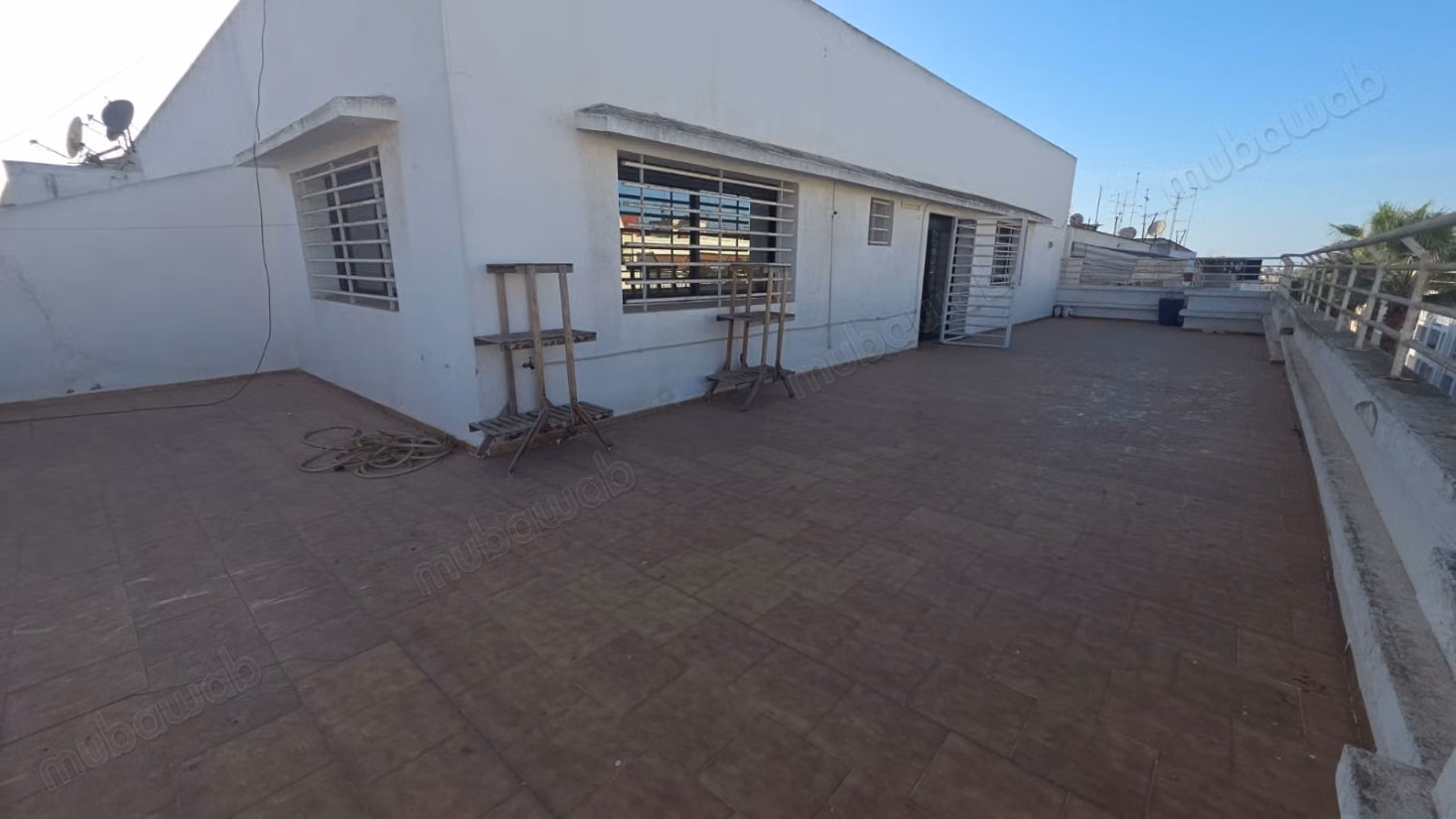 Appartement en vente à Agdal. 
Surface totale 223 m². 
Terrasse et ascenseur