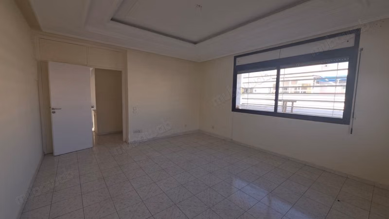 Appartement en vente à Agdal. 
Surface totale 223 m². 
Terrasse et ascenseur