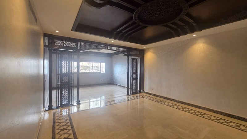 Bellissimo appartamento in affitto a Rabat. Superficie di 193 m². Parcheggio e ascensore