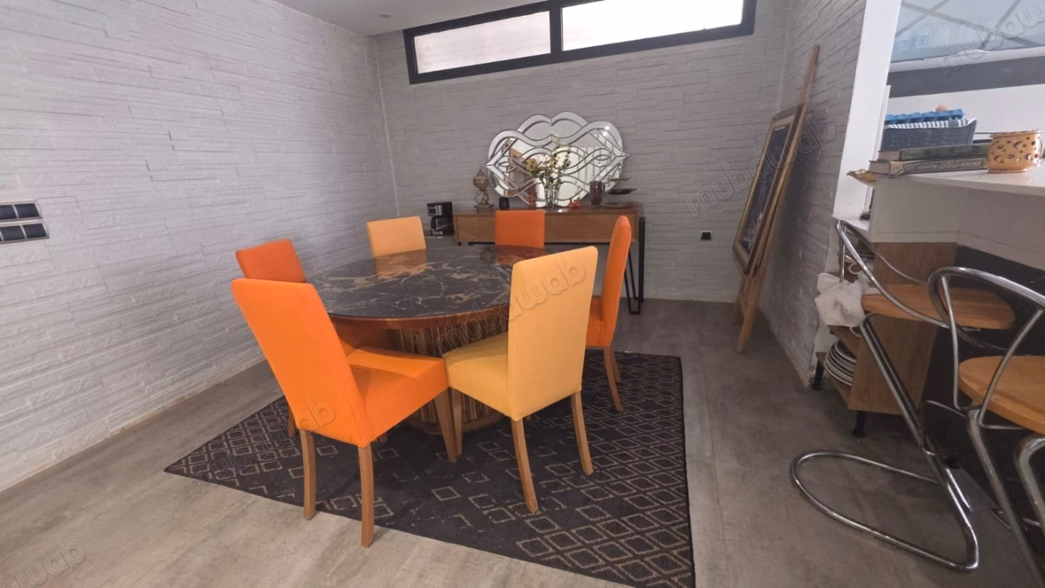Maison de luxe à vendre à Temara. 
Surface totale 500 m². 
Piscine et air conditionné