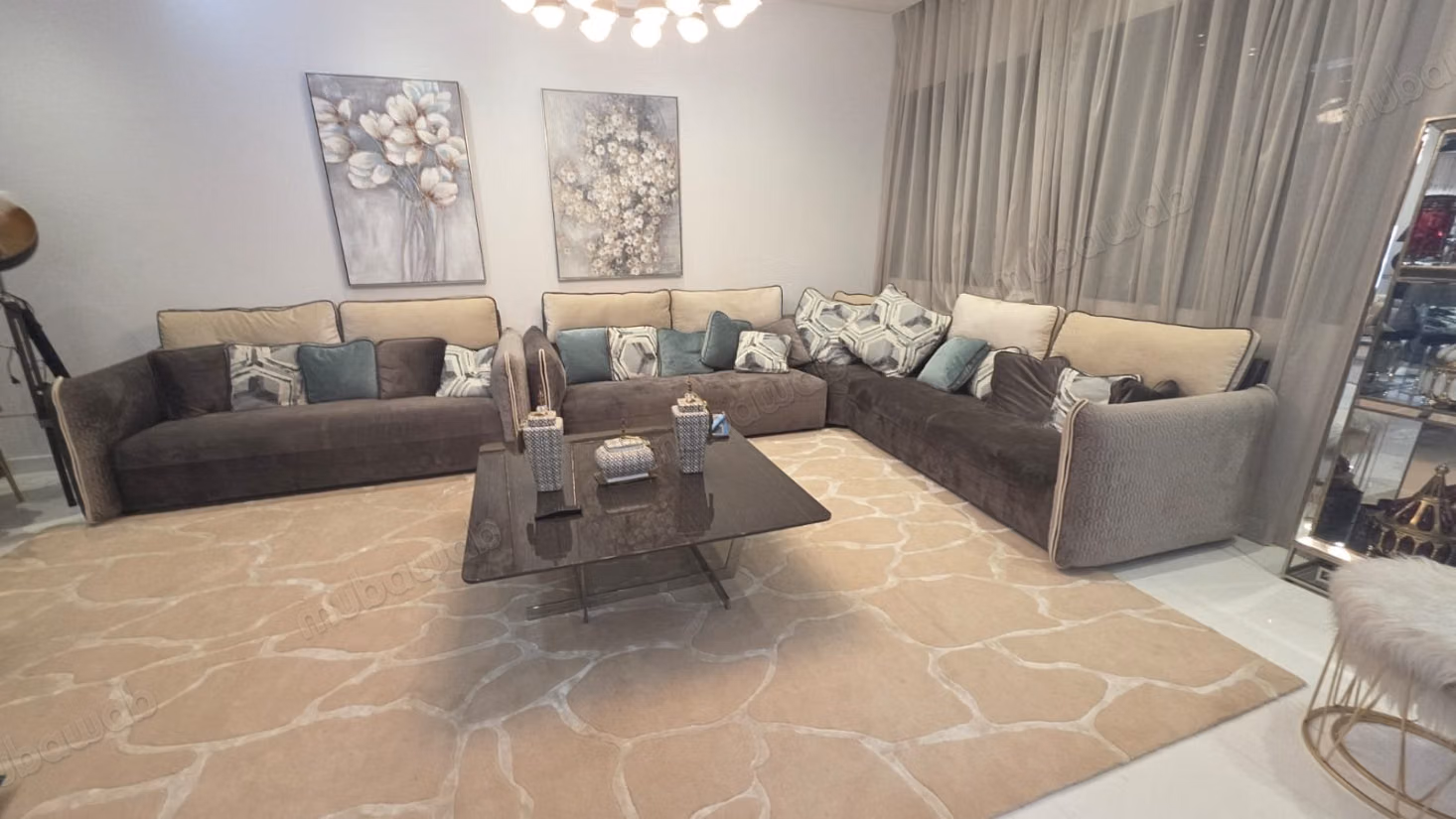 Maison de luxe à vendre à Temara. 
Surface totale 500 m². 
Piscine et air conditionné