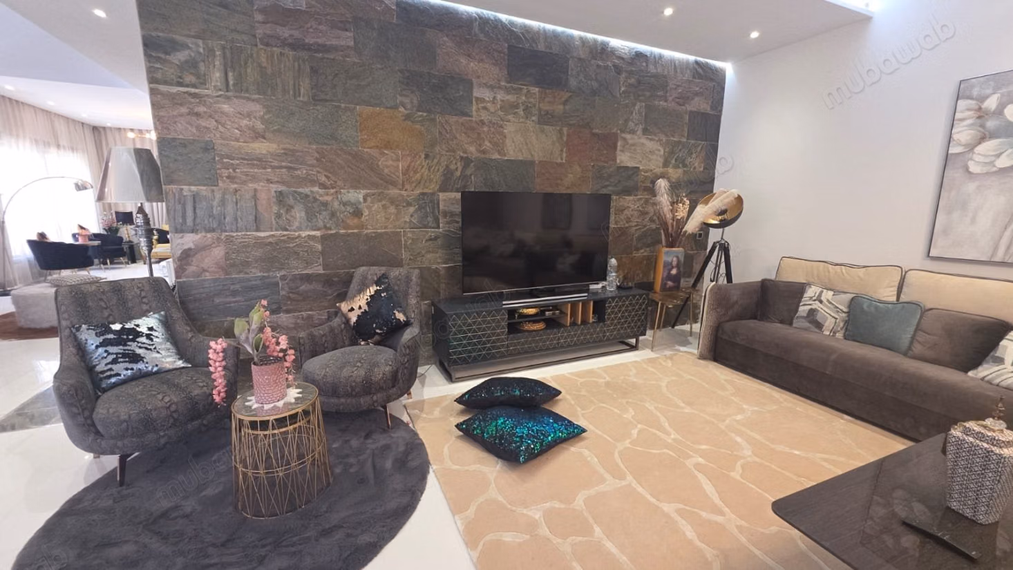 Maison de luxe à vendre à Temara. 
Surface totale 500 m². 
Piscine et air conditionné
