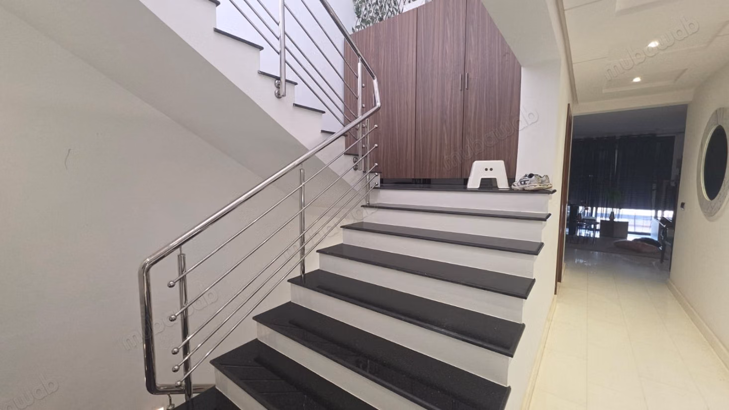 Maison de luxe à vendre à Temara. 
Surface totale 500 m². 
Piscine et air conditionné