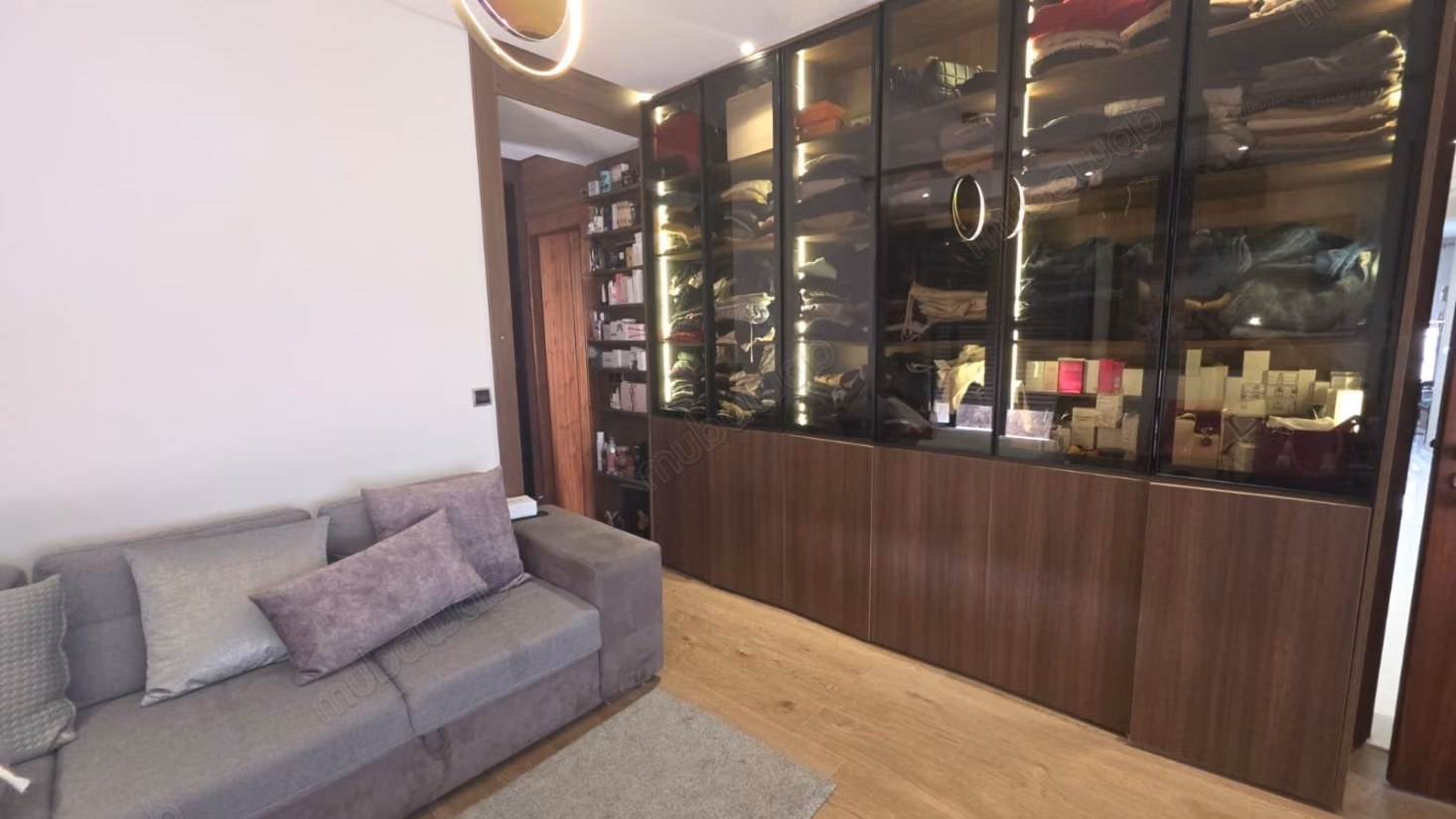Maison de luxe à vendre à Temara. 
Surface totale 500 m². 
Piscine et air conditionné