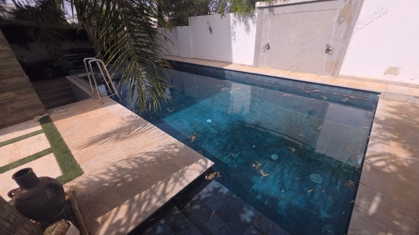 Maison de luxe à vendre à Temara. 
Surface totale 500 m². 
Piscine et air conditionné