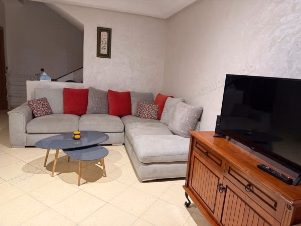 Appartement en location à Harhoura. 2 chambres agréables. Bien meublé