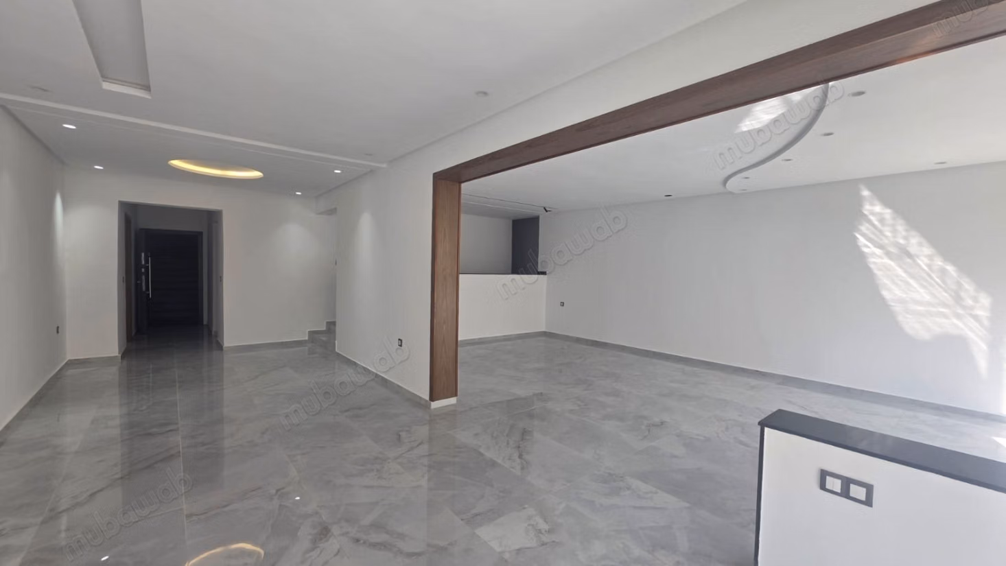Très bel appartement en location à Agdal. 
Surface totale 170 m². 
Parking et ascenseur