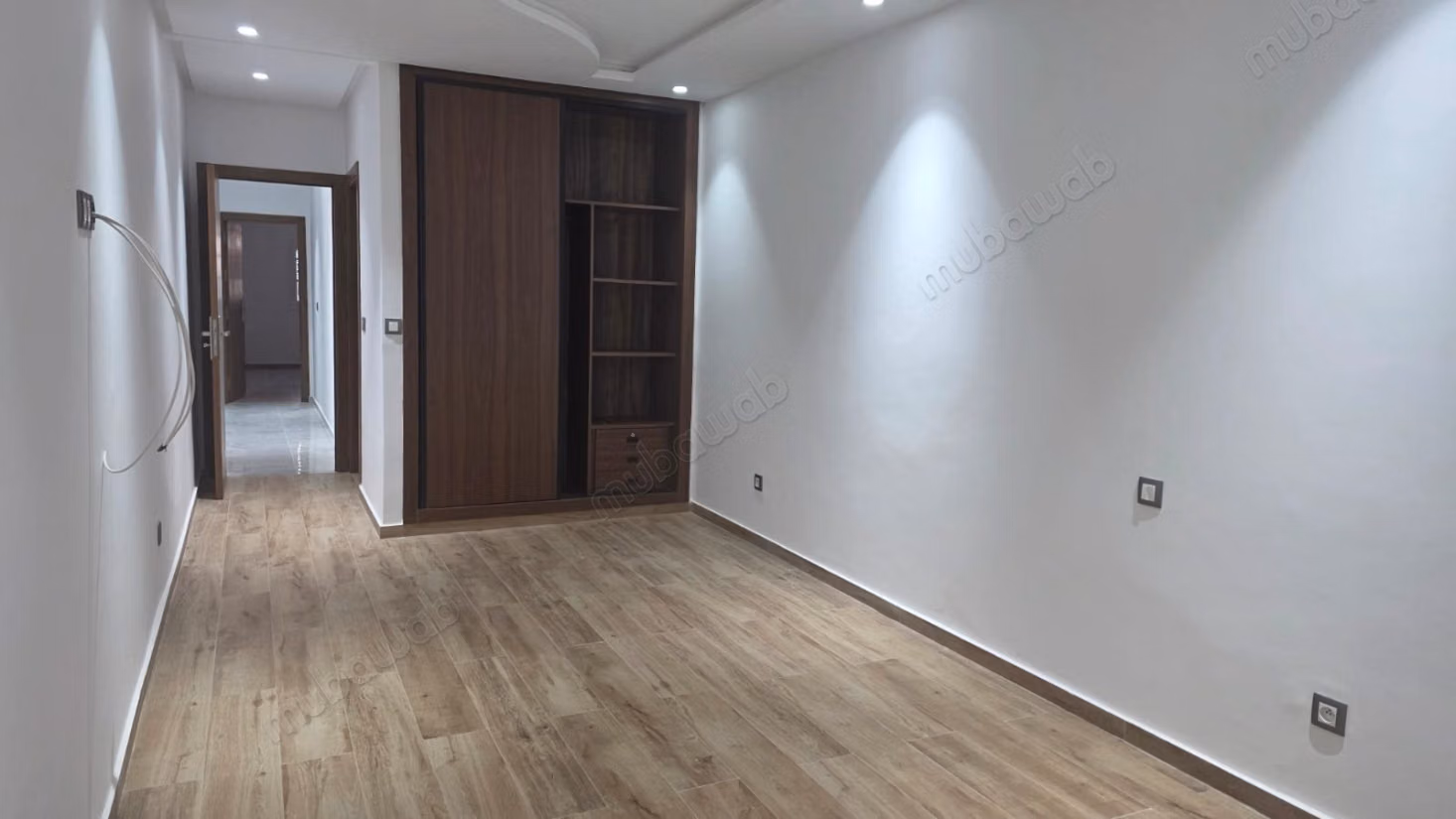 Très bel appartement en location à Agdal. 
Surface totale 170 m². 
Parking et ascenseur