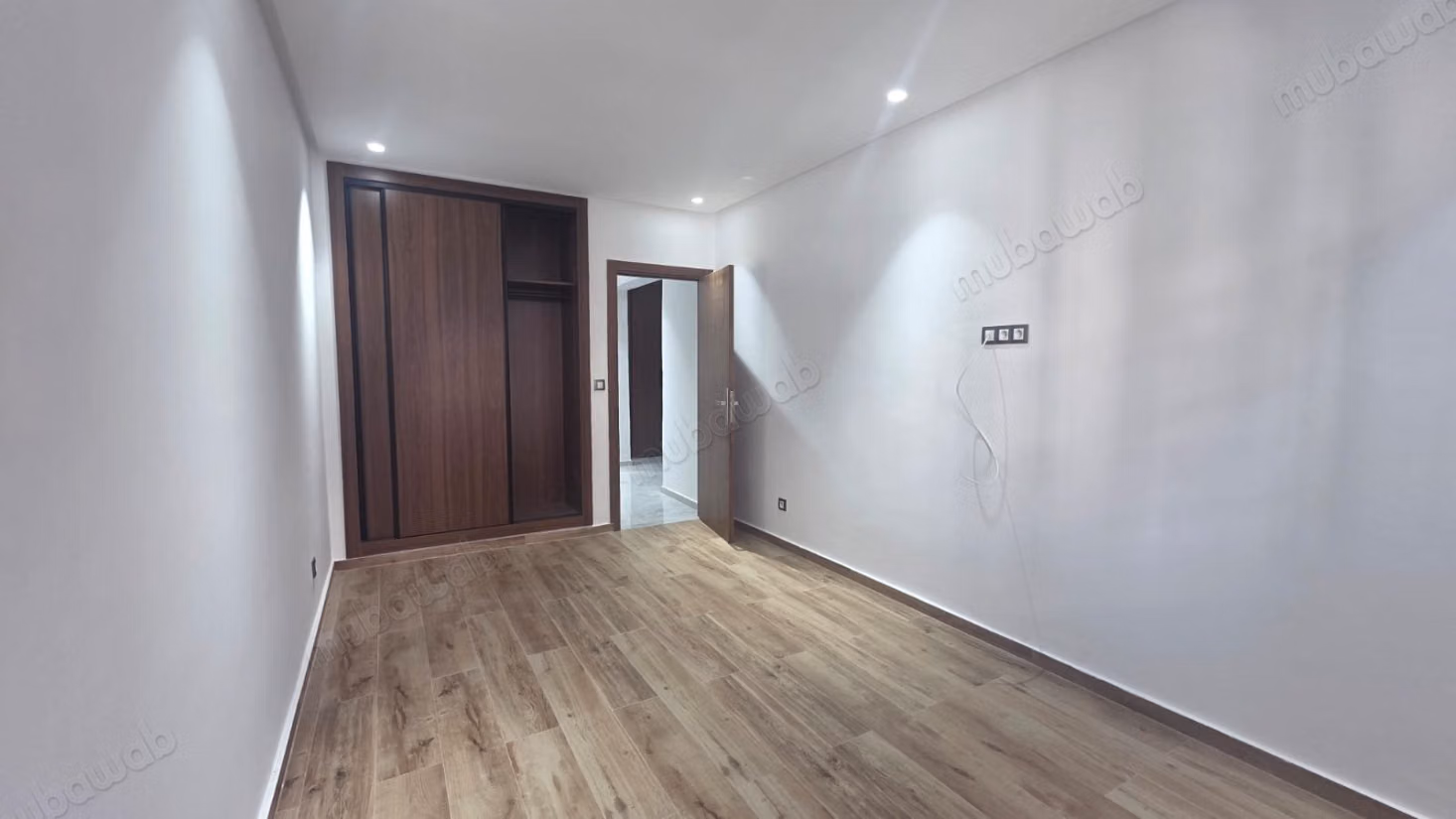 Très bel appartement en location à Agdal. 
Surface totale 170 m². 
Parking et ascenseur