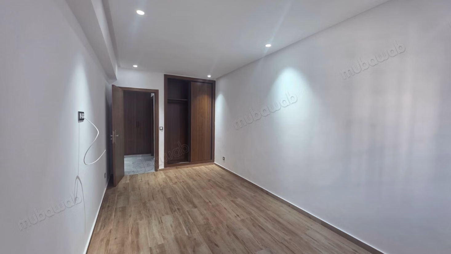 Très bel appartement en location à Agdal. 
Surface totale 170 m². 
Parking et ascenseur