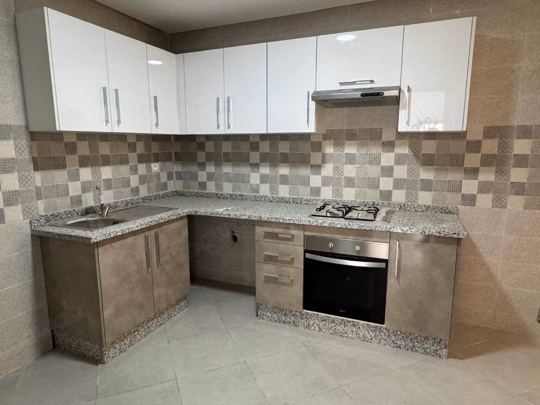 En alquiler: Apartamento nuevo y vacío en Mesnana Golf