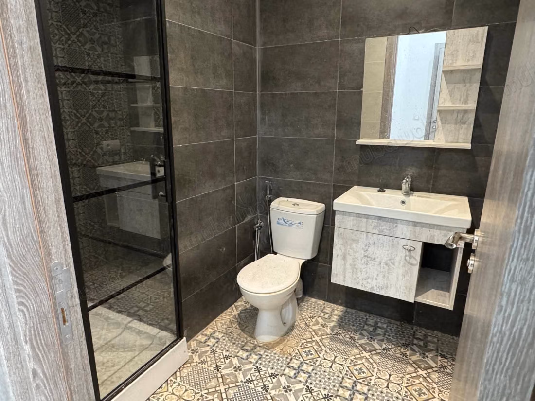 En alquiler: Apartamento nuevo y vacío en Mesnana Golf