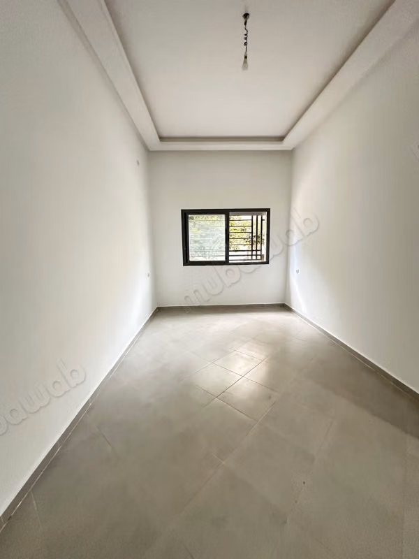En alquiler: Apartamento nuevo y vacío en Mesnana Golf