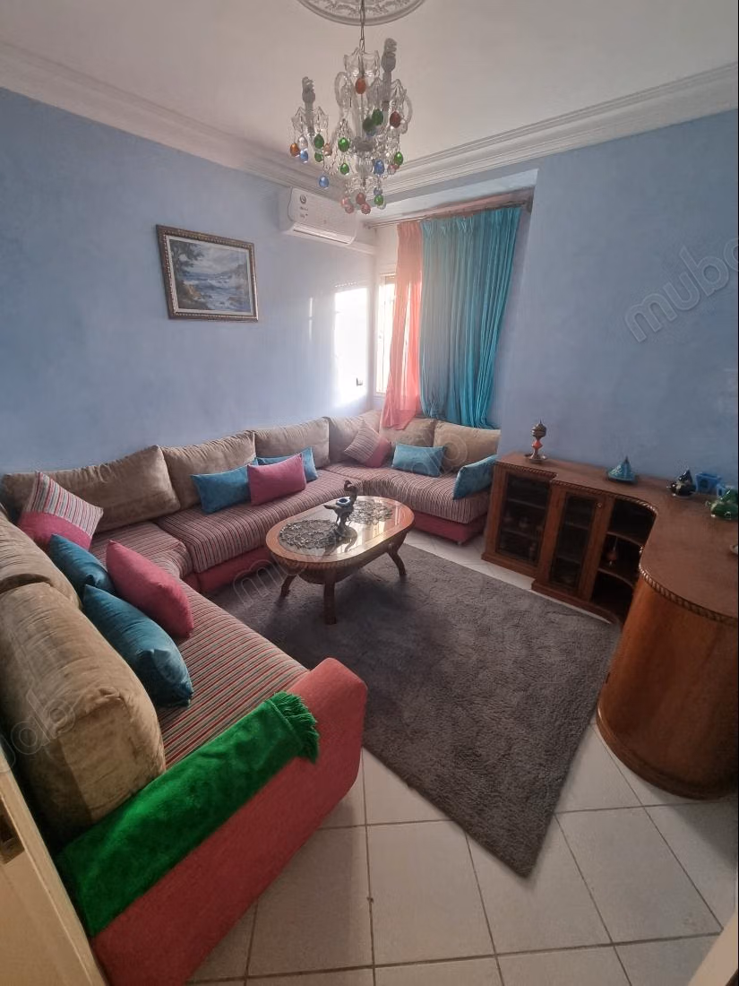 Vend appartement à Hay Dakhla. 1 Pièce. Système de parabole et résidence sécurisée