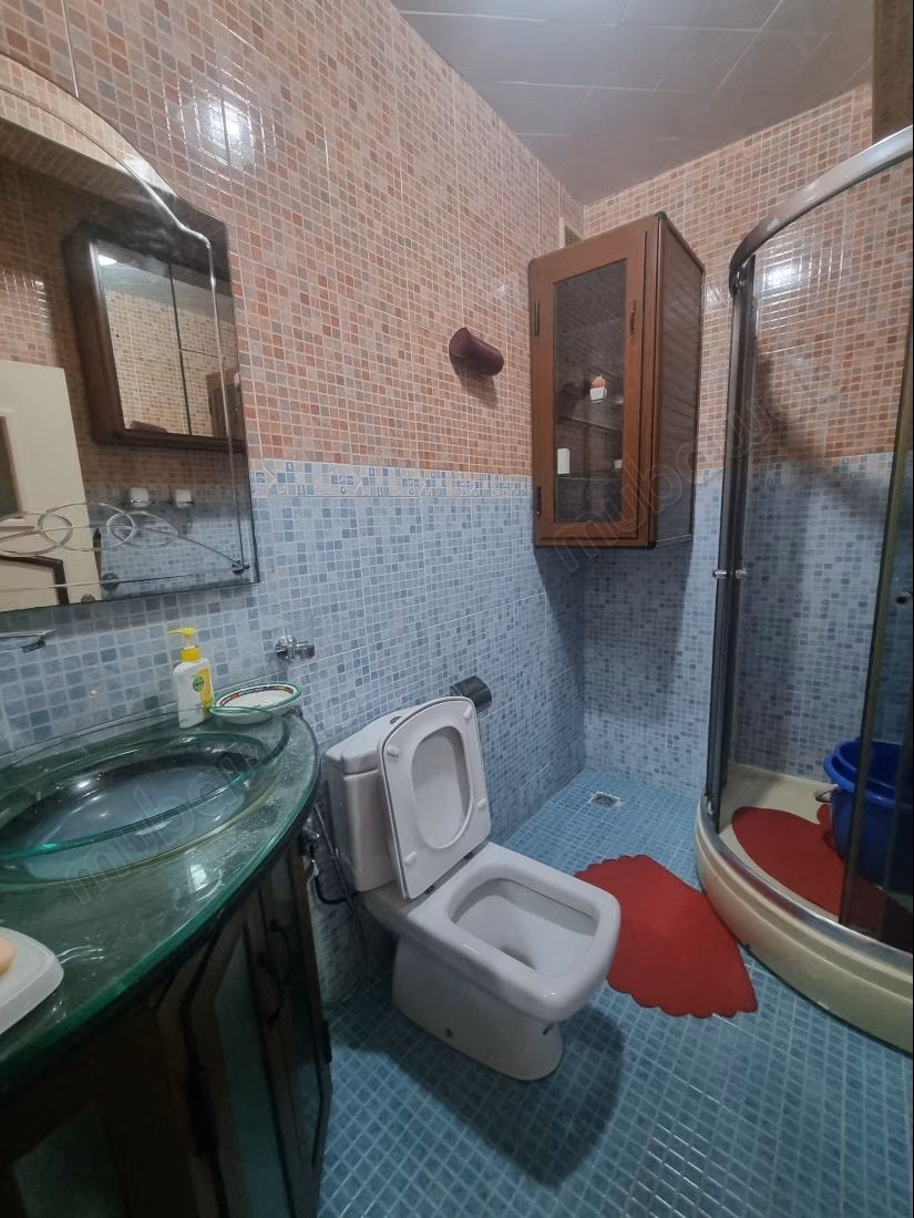 Vend appartement à Hay Dakhla. 1 Pièce. Système de parabole et résidence sécurisée