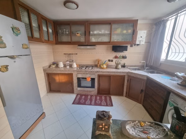 Vend appartement à Hay Dakhla. 1 Pièce. Système de parabole et résidence sécurisée