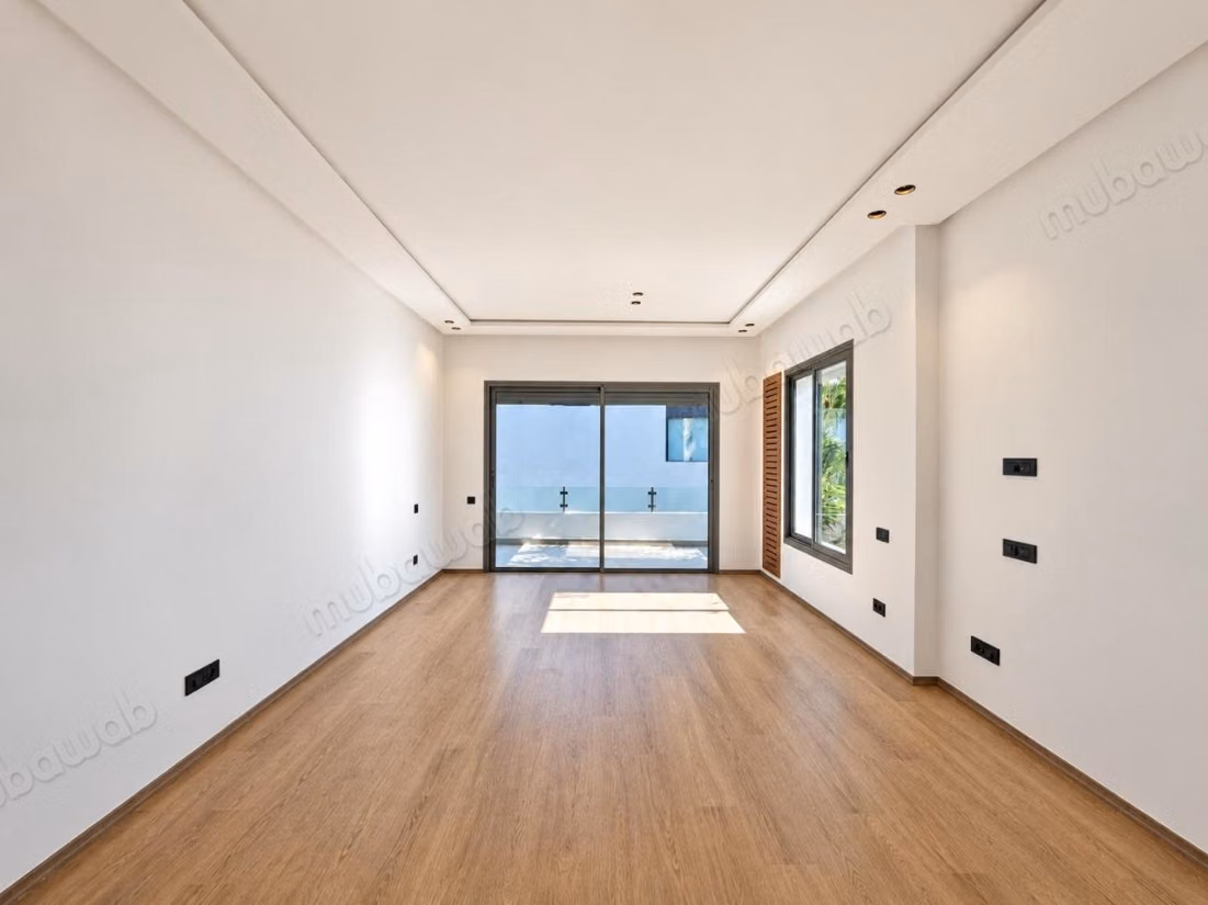 Luxurious villa for sale in Ain Diab. 4 beautiful bedrooms. Garden